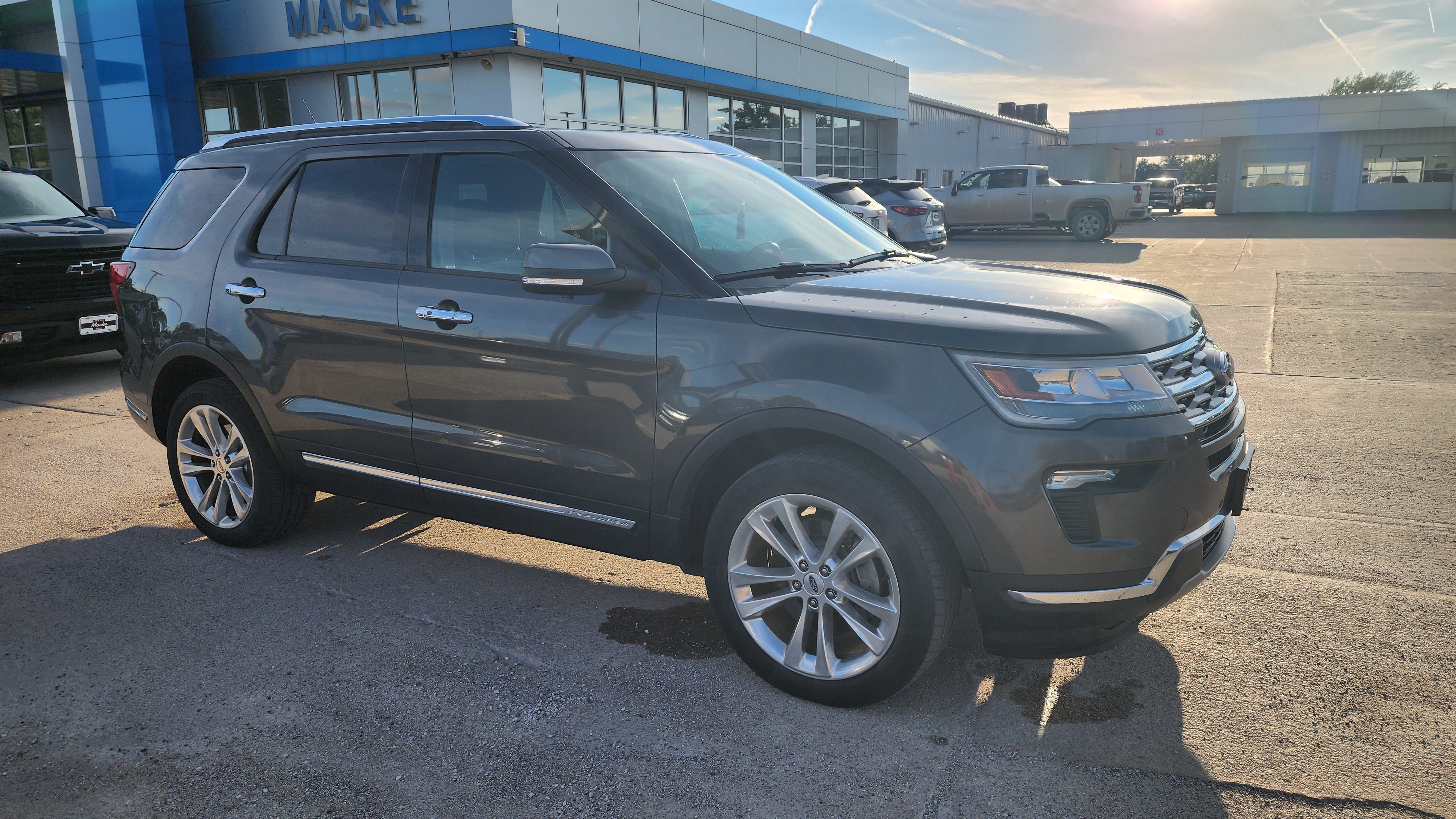 Used 2018 Ford Explorer Limited w/ Class II Trailer Tow Package AWD/4WD image 3
