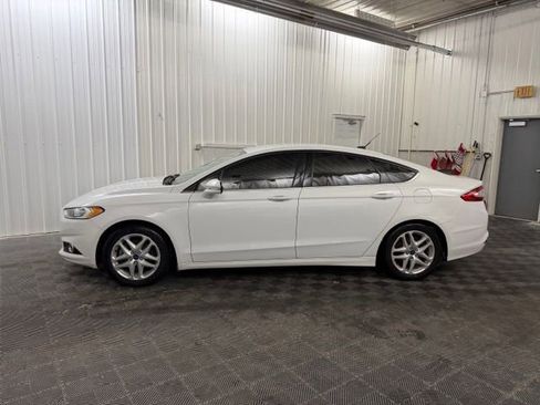 Used 2014 Ford Fusion SE image 2