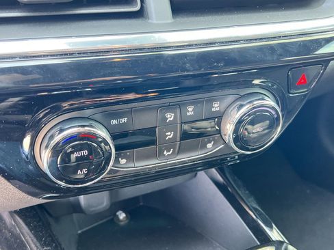 Certified 2025 Chevrolet Trax RS w/ Driver Confidence Package image 17