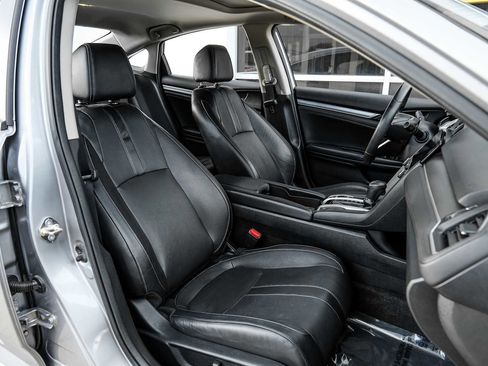 Used 2017 Honda Civic Touring image 32