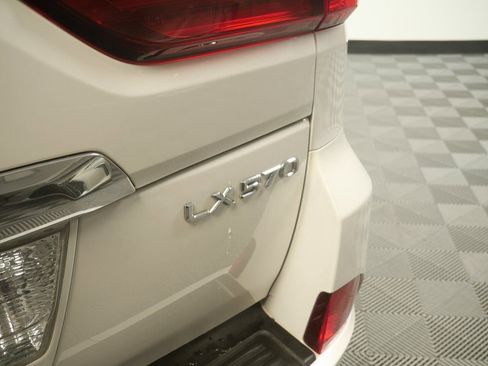 Used 2016 Lexus LX 570 4WD image 7