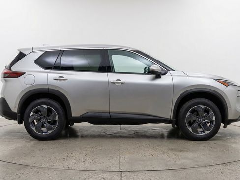 Used 2025 Nissan Rogue SV image 11