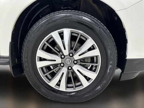Used 2017 Nissan Pathfinder SL w/ SL Tech Package FWD image 9
