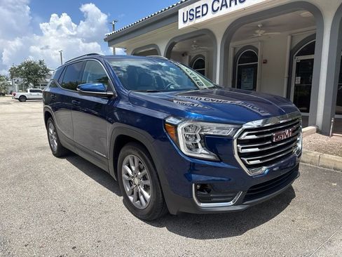 Used 2022 GMC Terrain SLT w/ Infotainment Package II FWD image 2