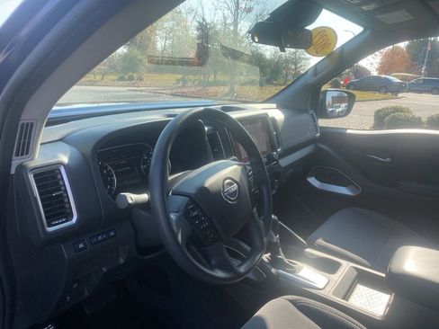 Used 2022 Nissan Frontier SV image 14
