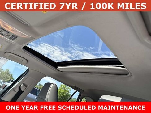 Used 2021 Toyota RAV4 XLE Premium AWD/4WD image 16