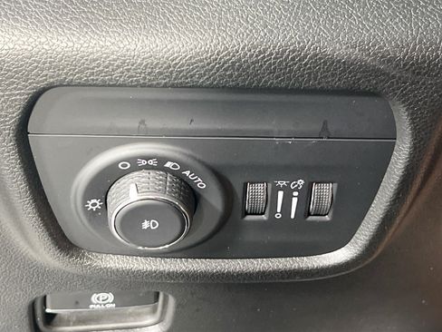 Used 2023 Jeep Grand Cherokee Limited AWD/4WD image 10
