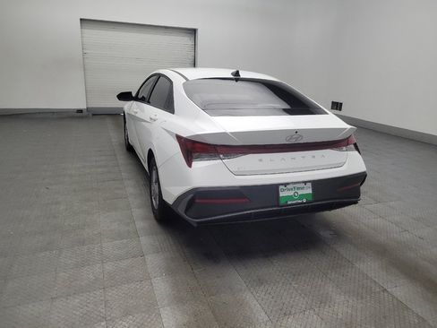 Used 2025 Hyundai Elantra SE FWD image 5