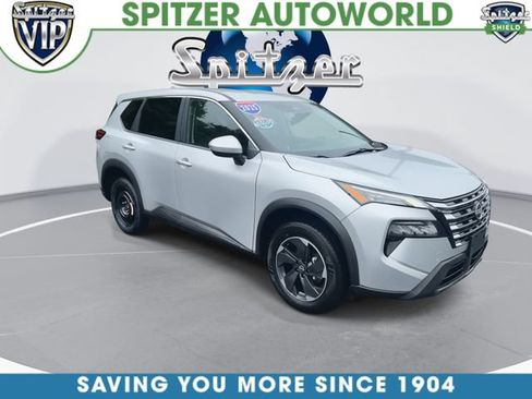 Used 2025 Nissan Rogue SV AWD/4WD image 2