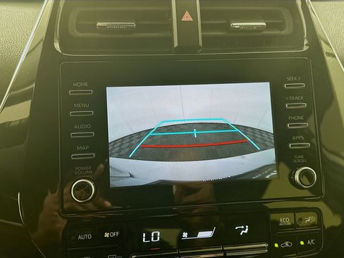 Used 2020 Toyota Prius XLE FWD image 22