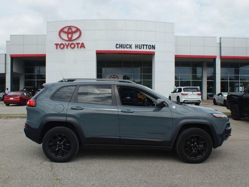 Used 2015 Jeep Cherokee Trailhawk w/ Comfort/Convenience Group AWD/4WD image 1