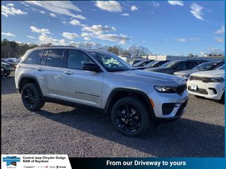 New 2025 Jeep Grand Cherokee Laredo video 1