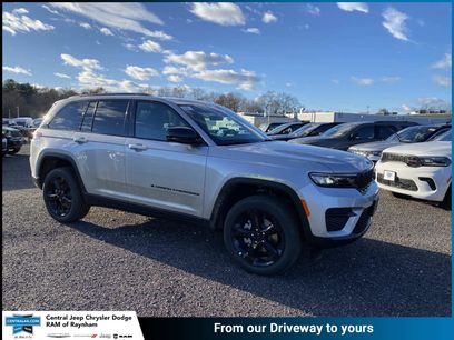 New 2025 Jeep Grand Cherokee Laredo
