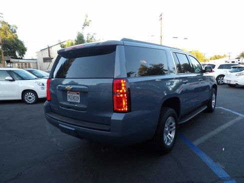 Used 2016 Chevrolet Suburban LT w/ Luxury Package AWD/4WD image 3