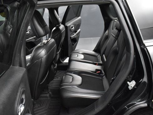 Used 2019 Jeep Cherokee Latitude Plus image 25