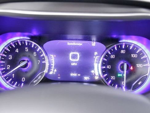 Used 2024 Chrysler Pacifica Touring-L image 26