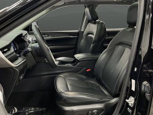 Used 2022 Jeep Grand Cherokee L Limited AWD/4WD image 9