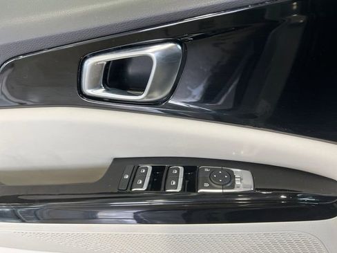 Certified 2024 Kia Carnival EX image 17