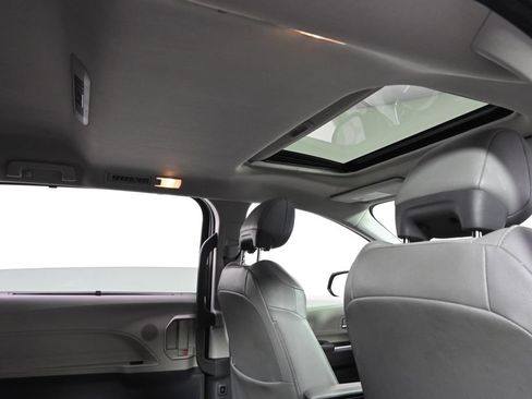 Used 2021 Toyota Sienna XLE w/ XLE Plus Package AWD/4WD image 17