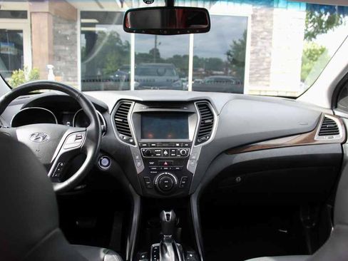 Used 2017 Hyundai Santa Fe Sport FWD image 31