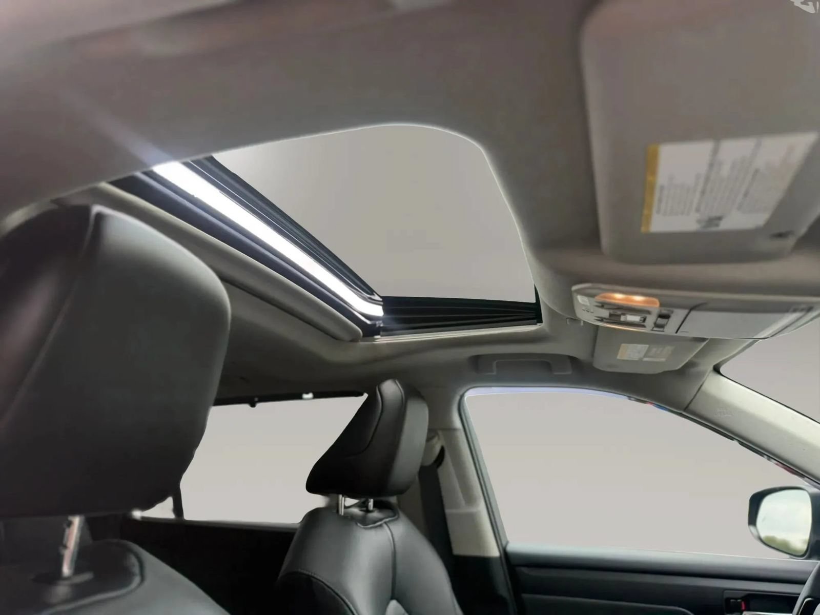 Used 2021 Toyota Highlander XLE AWD/4WD image 63