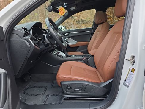 Used 2022 Audi Q3 2.0T Premium w/ Convenience Package image 16