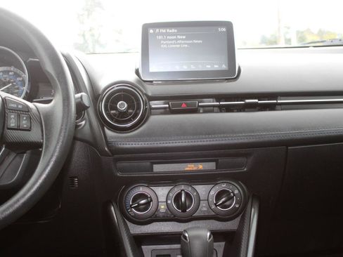 Used 2017 Toyota Yaris iA image 11