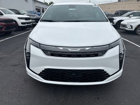 Used 2027 Chrysler Pacifica Select FWD image 2