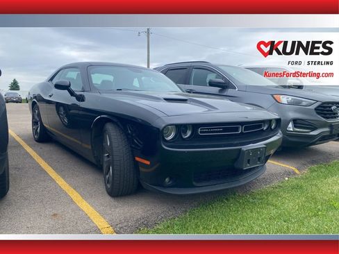 Used 2015 Dodge Challenger SXT Plus RWD image 1