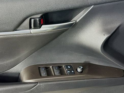 Used 2021 Toyota Camry LE image 20