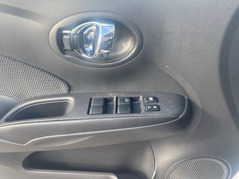 Used 2016 Nissan Versa SV image 8