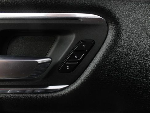 Used 2019 RAM 1500 Laramie AWD/4WD image 15