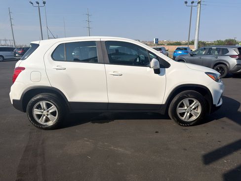 Used 2021 Chevrolet Trax LS AWD/4WD image 5