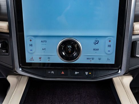 Used 2024 Ford Expedition Max Platinum image 27