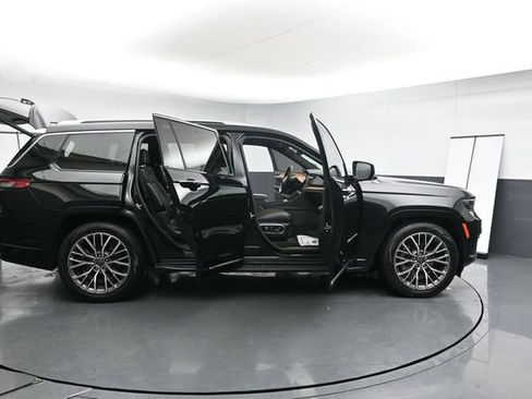 Used 2023 Jeep Grand Cherokee L Summit AWD/4WD image 38