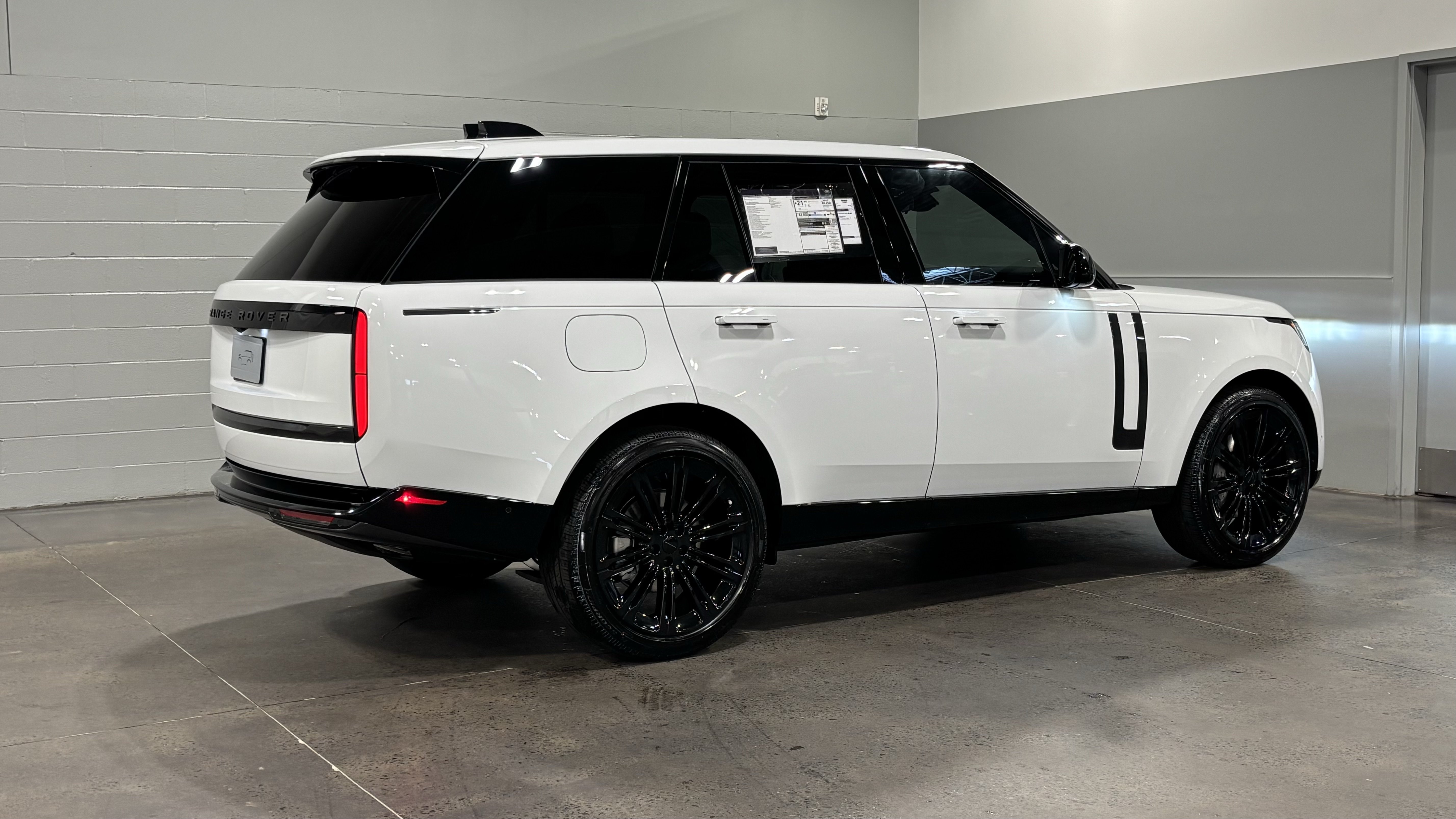 New 2026 Land Rover Range Rover SE AWD/4WD image 2
