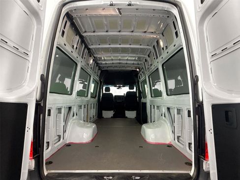 Used 2022 Mercedes-Benz Sprinter 3500 image 32