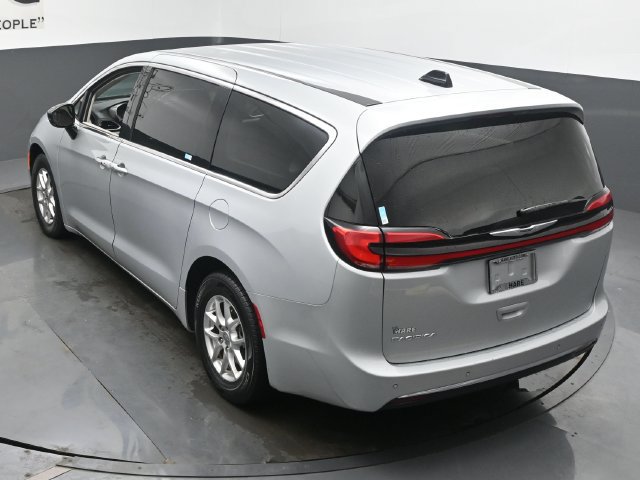 Used 2024 Chrysler Pacifica Touring-L FWD image 47