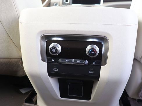 Used 2024 GMC Yukon XL Denali RWD image 25