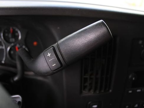 Used 2017 GMC Savana 2500 RWD image 5
