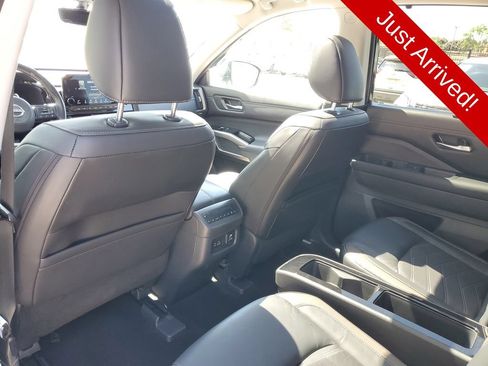 Used 2023 Nissan Pathfinder Platinum AWD/4WD image 12
