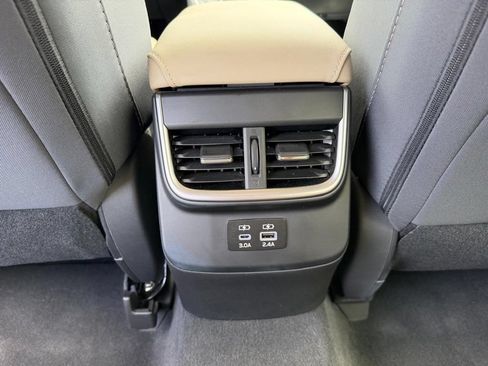 Used 2023 Subaru Outback Premium AWD/4WD image 18