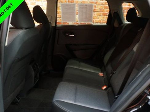 Used 2022 Nissan Rogue SV image 31