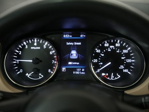 Used 2018 Nissan Rogue SV image 16