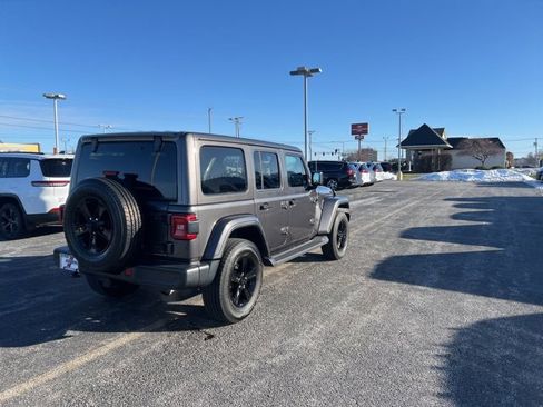 Used 2020 Jeep Wrangler Unlimited Sahara image 5