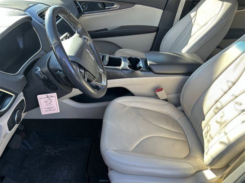 Used 2019 Lincoln Nautilus Reserve image 10