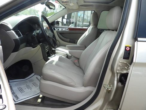 Used 2005 Chrysler Pacifica Touring image 7
