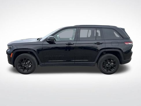 Used 2024 Jeep Grand Cherokee Altitude AWD/4WD image 4