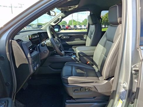 Used 2025 Chevrolet Tahoe Premier AWD/4WD image 11