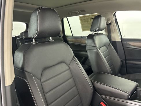 Used 2025 Volkswagen Atlas SEL image 30